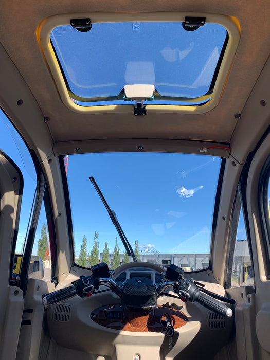 Discover the GIO Golf Enclosed Mobility Scooter